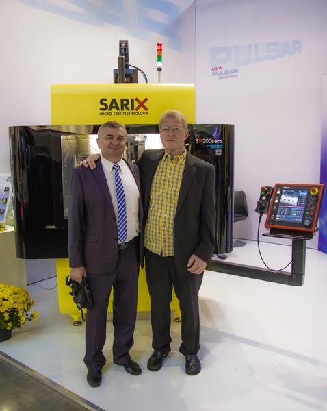 Несмотря на конкуренцию мы поддерживаем дружеские отношения с компанией SARIX. На фотографии (слева направо): Иван Кузнецов (НПК "Дельта-Тест", Россия), Ханс Висс (Sarix SA, Швейцария)